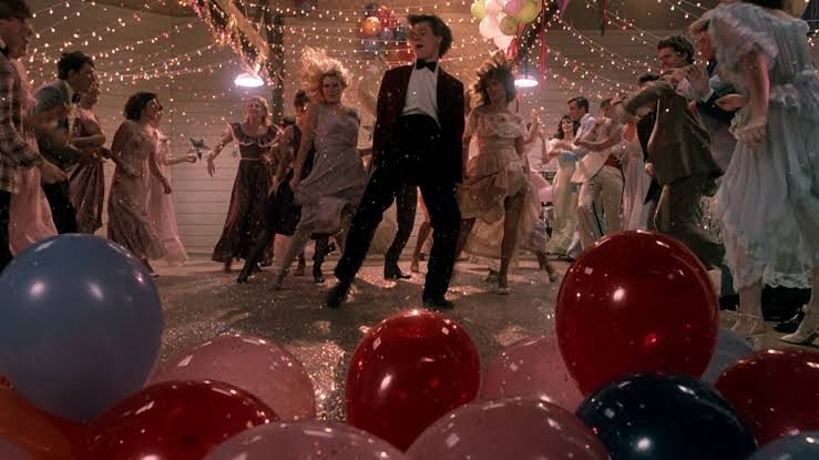 Traga seus sapatos de domingo e solte os pés no Encontro D30 de Dezembro: O Grande Baile (José Marcelo) - Dicas - RPG - Mestre Charles Corrêa - - O salão está sempre cheio. Almas solitárias, vazias ou entusiastas travestem seda, cores, plumas, sintéticos e aromas diversos. A cacofonia musical harmoniza com as polifonias emocionais, ecos de existências antigas ou efêmeras.
Em comemoração aos 15 anos de existência do Grupo D30, nosso último Encontro de RPG deste ano terá como tema O Grande Baile e será realizado no dia 10/12 (domingo) das 09h30 às 18h30, sempre gratuito no SESC 504/505 sul.
Valseie pelo grande salão enquanto sua fantasia deve ser tão boa quanto a máscara de sua natureza sobrenatural. Curta com amigos e colegas aquele baile de formatura onde tudo pode dar errado. Consiga o último convite para o evento de apresentação do único herdeiro de Lady Ironheart à sociedade de seu feudo arcano. Acompanhe patrulheiros espaciais em uma ida à discoteca enquanto aguardam a nova missão do capitão Carabom.
Para o Encontro D30: O Grande Baile, os Mestres já podem se inscrever por esse link e jogadores não precisam se inscrever. A gente sempre lembra que o tema é um desafio e que não precisa ser seguido se você não quiser. Mas é uma boa oportunidade de refletir sobre sua mesa e tentar sair do comum e inovar. Recomendamos aos mestres que leiam esse post sobre aventuras em dias de eventos, as dicas do Valberto para estruturar sua aventura, e nosso podcast com dicas para mestrar em encontros. E aos jogadores que leiam nosso artigo e escutem nosso podcast sobre como ter a melhor atitude nas mesas de RPG!
Encontro D30: O Grande Baile
Onde: SESC 504 Sul
Quando: domingo, 10/12, das 9h30 às 18h30.
Como: gratuito! O post Traga seus sapatos de domingo e solte os pés no Encontro D30 de Dezembro: O Grande Baile apareceu primeiro em D30 RPG.
-----------
D30 RPG | O salão está sempre cheio. Almas solitárias, vazias ou entusiastas travestem seda, cores, plumas, sintéticos e aromas diversos. A cacofonia musical harmoniza com as polifonias emocionais, ecos de existências antigas ou efêmeras. Em comemoração aos 15 anos de existência do Grupo D30, nosso último Encontro de RPG deste ano terá como tema O Grande Baile e O post Traga seus sapatos de domingo e solte os pés no Encontro D30 de Dezembro: O Grande Baile apareceu primeiro em D30 RPG. Traga seus sapatos de domingo e solte os pés no Encontro D30 de Dezembro: O Grande Baile (José Marcelo) - Dicas - RPG - Mestre Charles Corrêa - - O salão está sempre cheio. Almas solitárias, vazias ou entusiastas travestem seda, cores, plumas, sintéticos e aromas diversos. A cacofonia musical harmoniza com as polifonias emocionais, ecos de existências antigas ou efêmeras.
Em comemoração aos 15 anos de existência do Grupo D30, nosso último Encontro de RPG deste ano terá como tema O Grande Baile e será realizado no dia 10/12 (domingo) das 09h30 às 18h30, sempre gratuito no SESC 504/505 sul.
Valseie pelo grande salão enquanto sua fantasia deve ser tão boa quanto a máscara de sua natureza sobrenatural. Curta com amigos e colegas aquele baile de formatura onde tudo pode dar errado. Consiga o último convite para o evento de apresentação do único herdeiro de Lady Ironheart à sociedade de seu feudo arcano. Acompanhe patrulheiros espaciais em uma ida à discoteca enquanto aguardam a nova missão do capitão Carabom.
Para o Encontro D30: O Grande Baile, os Mestres já podem se inscrever por esse link e jogadores não precisam se inscrever. A gente sempre lembra que o tema é um desafio e que não precisa ser seguido se você não quiser. Mas é uma boa oportunidade de refletir sobre sua mesa e tentar sair do comum e inovar. Recomendamos aos mestres que leiam esse post sobre aventuras em dias de eventos, as dicas do Valberto para estruturar sua aventura, e nosso podcast com dicas para mestrar em encontros. E aos jogadores que leiam nosso artigo e escutem nosso podcast sobre como ter a melhor atitude nas mesas de RPG!
Encontro D30: O Grande Baile
Onde: SESC 504 Sul
Quando: domingo, 10/12, das 9h30 às 18h30.
Como: gratuito! O post Traga seus sapatos de domingo e solte os pés no Encontro D30 de Dezembro: O Grande Baile apareceu primeiro em D30 RPG.
-----------
D30 RPG | O salão está sempre cheio. Almas solitárias, vazias ou entusiastas travestem seda, cores, plumas, sintéticos e aromas diversos. A cacofonia musical harmoniza com as polifonias emocionais, ecos de existências antigas ou efêmeras. Em comemoração aos 15 anos de existência do Grupo D30, nosso último Encontro de RPG deste ano terá como tema O Grande Baile e O post Traga seus sapatos de domingo e solte os pés no Encontro D30 de Dezembro: O Grande Baile apareceu primeiro em D30 RPG.